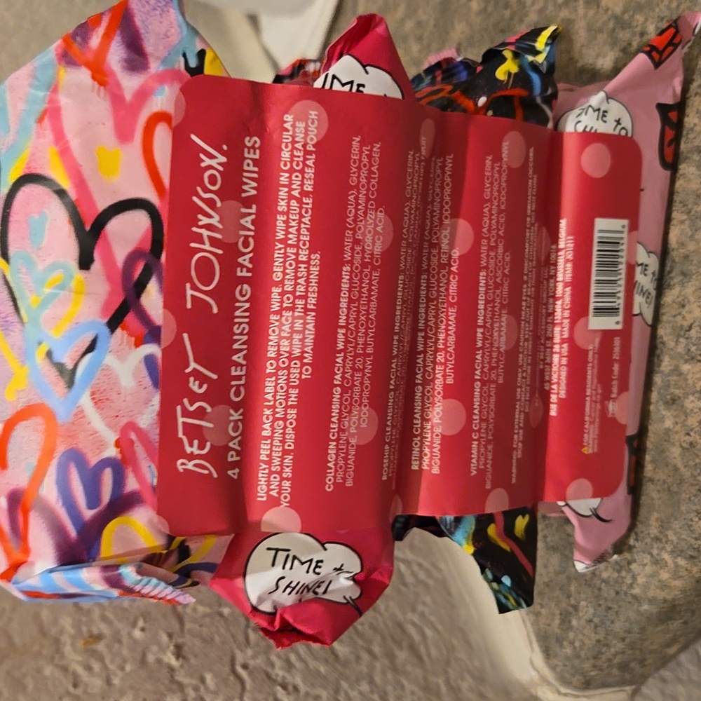 Betsey Johnson Collagen Cleansing Facial Wipes - Vibrant Multicolor New 4 pack - Picture 3 of 4